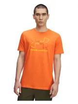 Remera deportiva Under Armour color naranja con logo estampado en el frente en tonos amarillo y rojo.