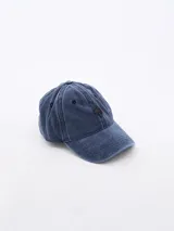 Gorro de béisbol azul denim con logo de palmera bordado en negro.