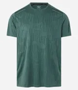 Remera deportiva gris con cuello redondo, mangas cortas, estampa heat print y detalle en los hombros. Confeccionada en tejido de malla con tecnología Dry.
