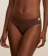 Kit de dos bombachas bikini sin estampa, texturizadas y con acabado seamless.