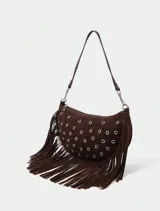 Bolso bandolera negro con tachas y flecos largos.