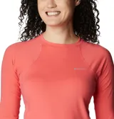 Remera de manga larga Columbia Midweight Stretch color salmón, con logo reflectante en el pecho.