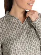 Blusa de lino orgánico con estampado marino en colores burdeos, con calce clásico y bolsillo superior.