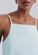 Blusa sin mangas color rosado con textura.