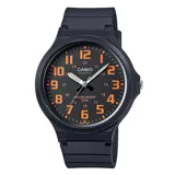 Reloj analógico Casio con caja de resina negra de 47mm, esfera naranja con números arábigos y agujas luminiscentes. Malla de resina negra, cristal de resina y resistencia al agua de 50m.