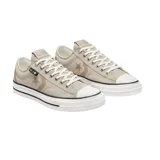 Championes Converse Star Player 76 color beige con detalles en marrón y suela blanca con línea negra.