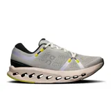 Championes de running On Cloudsurfer 2, color gris claro con detalles en blanco y amarillo.