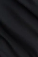 Body de manga corta negro, con escote redondo y corte alto en la entrepierna.