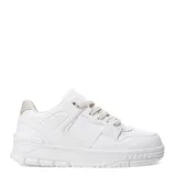 Zapatillas deportivas blancas con cordones y suela plana.