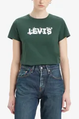 Remera verde oscuro de algodón con cuello redondo y estampado del logo de Levi's en blanco con detalles florales.