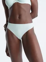 Colaless color celeste de microfibra suave con bordes cortados a láser y logo de Calvin Klein estampado en la cadera.