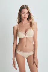 Colaless color piel con cintura de tul.