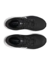 Championes de running Under Armour Charged Pursuit 4, color negro con logo blanco. Capellada de malla transpirable y entresuela Charged Cushioning para mayor amortiguación y respuesta.