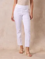 Jegging blanco de tencel con pretina ancha elastizada, bolsillos delanteros simulados, bolsillos traseros aplicados y terminación desflecada en el ruedo.