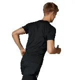Remera deportiva negra de hombre, marca Adidas, con logo blanco estampado en el pecho.