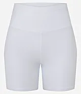 Bermuda deportiva blanca de microfibra texturizada, con forro, tiro medio y bolsillo en la cintura.