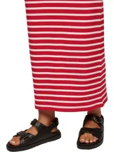 Vestido midi ajustado de viscosa elástica con textura acanalada a rayas horizontales rojas y blancas. Sin mangas, con cuello redondo y espalda deportiva. Logo de Tommy Hilfiger bordado en el bajo.