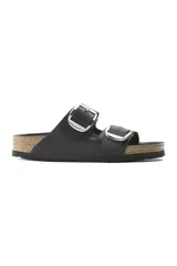 Sandalias Birkenstock Arizona con hebillas grandes, color negro, con plantilla anatómica de corcho y látex, capellada de cuero nobuck engrasado y suela de EVA.