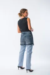 Vestido negro sin mangas de algodón y elastano, corte recto y terminaciones prolijas.