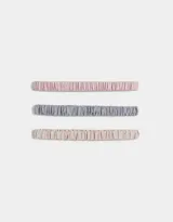 Set de tres vinchas elásticas deportivas en tonos rosa, gris y beige.