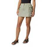 Minifalda deportiva color verde oliva con calza interna, cintura elástica ajustable con cordón y múltiples bolsillos tipo cargo.