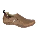 Zapato marrón de gamuza con forro de malla de nylon, plantilla textil y suela de goma.