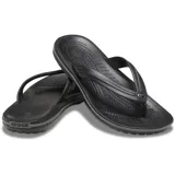 Ojotas Crocs Crocband™ Flip negras con una línea blanca en la suela y tiras blancas.