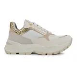 Championes deportivos Via Marte color vainilla con detalles dorados y suela chunky.