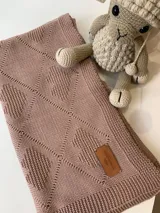 Rebozo tejido en hilo de algodón color rosa viejo, con diseño calado.
