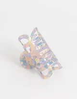 Broche para el pelo con forma de pinza, color celeste y blanco con efecto marmolado.