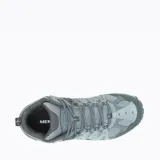 Botas de trekking impermeables de caña media, color gris con detalles en celeste. Capellada de cuero y malla, con suela de goma adherente y cordones de ajuste.