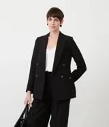 Blazer negro de poliéster con frente cruzado, manga larga, abotonado y bolsillos.