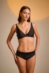 Top de bikini con estampado multicolor.