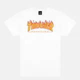 Remera blanca de algodón con cuello redondo y mangas cortas. Estampado frontal con el logo de Thrasher en llamas.