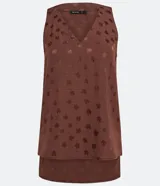 Blusa sin mangas color marrón con estampado de hojas, cuello de pico y textura jacquard.