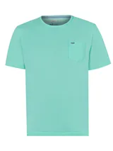 Remera celeste de algodón orgánico, corte regular fit, con cuello redondo y bolsillo en el pecho con logo bordado de la marca.