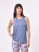 Musculosa deportiva azul con espalda estilo nadador.