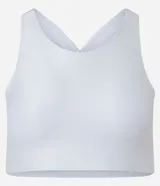 Top deportivo blanco con escote halter y tiras diferenciadas en la espalda. Confeccionado en microfibra acanalada y levemente brillante.