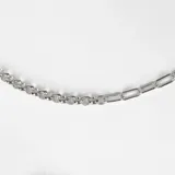 Gargantilla de plata 925, con diseño de eslabones en forma de rolo, perfecta para complementar cualquier outfit.