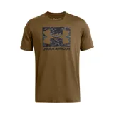 Remera color arena de Under Armour, con logo de la marca estampado en el pecho con patrón de camuflaje.
