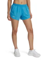 Short deportivo Under Armour Fly By 3 para mujer, color celeste, con cintura elástica, logo estampado en la pierna izquierda y bolsillo lateral con cierre.