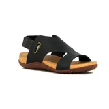 Sandalia plana de mujer color negro, con diseño cerrado en la parte delantera que cubre los dedos y parte del empeine con tiras cruzadas. Posee una pulsera ajustable con velcro en el tobillo. La suela es de goma marrón con plantilla color corcho.