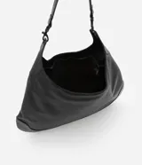 Bolso hobo grande de PU negro con textura crocco, correa de hombro con hebillas, cierre de cremallera y forro de poliéster.