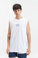 Musculosa negra de algodón con corte oversize y estampado en turquesa en la espalda con la frase "Good things Never come from Comfort Zones" y el logo de la marca Mistral.