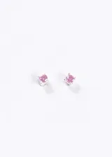 Par de aros tipo stud (perno) de plata 925, hipoalergénicos, con una pequeña piedra zirconia engarzada de color rosa.