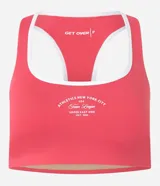 Top deportivo rosado de microfibra con escote nadador, copa desmontable, estampado frontal con la frase "athletics new york city" y vivos blancos en escote y sisas.