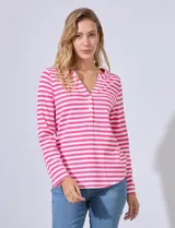 Remera de algodón a rayas horizontales rosas y blancas, con escote en V y botones.