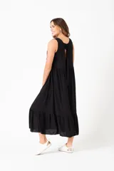 Vestido midi negro de algodón y elastano, con corte evasé, escote en V y sin mangas.