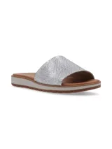 Sandalia blanca con capellada de cuero y suela de plataforma color caramelo.