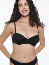 Soutien negro con copa y breteles finos regulables.